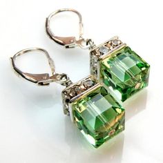 Short drop peridot green Swarovski crystal earrings are combined with sparkly rhinestones. Accented with a clear crystal on top. Handmade with sterling silver wire and sterling silver leverback earring closures. Green Swarovski crystal cubes mimic the gemstone color of peridot - the birth stone for Bijoux Art Deco, Peridot Crystal, Earrings Green, Swarovski Crystal Earrings, Green Crystal, Green Earrings, Pretty Jewellery, Crystal Earrings, Rihanna