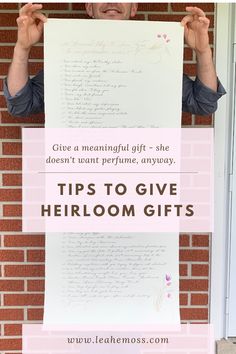 a man holding up a sign that says tips to give heir gift's on it