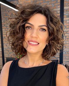 Shoulder Length Curly Bob Pelo Bob Ondulado, Haircut Tip, Thick Wavy Hair, Wavy Haircuts, Thick Curly Hair, Short Curly Haircuts, Haircuts For Curly Hair, Curly Hair Cuts, Short Curly Hair