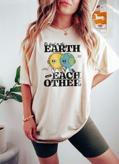 This Unisex cotton t-shirt features the adorable yet hilarious retro Be Kind To The Earth And Each Other shirt. It makes the perfect gift for any vegan, vegetarian, or granola girl in your life. is perfect to style with different kinds of vintage dark academia, light academia, goblincore clothing, cottagecore & more and will most definitely give your friends a laugh. This graphic t-shirt is made from comfortable cotton that is great for all-day adventures. Meaning, it's your new best friend for Scary Movie Shirts, Horror Movie Shirts, Movie Shirts, Coffee Shirts, Thanksgiving Shirts, Dye Shirt, Vintage Graphic, Christmas Tees, Fall Shirts