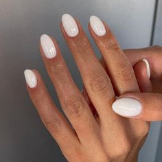 Short Oval Nails, Gel French Manicure, Wide Nails, Short Almond, Round Nails, Oval Nails, Minimalist Nails