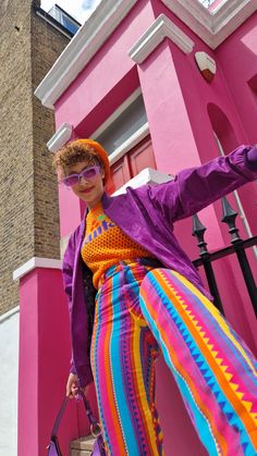 dopamine dressing orange and purple colour combo bold secondhand sustainable fashion fanta fruity juicy outfit  with stripe pattern jeans ootd streetwear style 📸 Juicy Outfit, Colorful Summer Outfits, Pattern Jeans, Orange Streetwear, Ootd Streetwear, Colorful Wardrobe, Funky Style