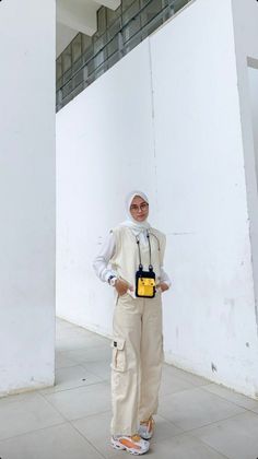 Ootd Cargo Pants Hijab, Cargo Pants Outfit Hijab, Ootd Cargo Pants, Cargo Pants Ootd, Women Cargo Pants Outfit, Outfit Ideas Cargo Pants, Cargo Pants Women Outfit, Celana Kargo, How To Style Cargo Pants Women