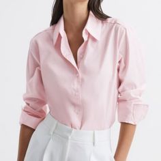 Reiss Jenny Cotton Shirt Color Light Pink Size 0 New With Tags The Jenny Shirt In Light Pink Is Crafted From 100% Cotton. The Collar And Front Placket Give This Shirt A Versatile Purpose Where It Can Be Worn Casually With Jeans And Trainers, Perfect For Going Out Or Dressed Up Formally With A Suit For A Modern Tailored Look. Point Collar Full-Buttoned Placket Formal/Casual Hybrid Wearability Long Sleeves Buttoned Sleeve Cuffs Lose Fit Reiss Partners With Better Cotton To Improve Cotton Farming G Pink Cotton Shirt Outfit Women, Light Pink Shirt Outfit Women, Shirt Formal Women, Pink Long Sleeve Shirt Outfit, Light Pink Shirt Outfit, Pink Button Up Shirt Outfit, College Basics, Light Pink Outfit, Formal Shirts Women