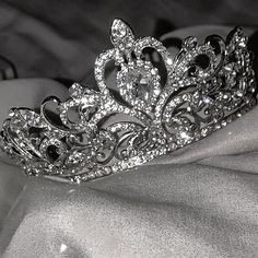 Crown Aesthetic, Queen Aesthetic, Royalty Aesthetic, Royal Aesthetic, Beautiful Tiaras, Princess Jewelry, Princess Core, Makijaż Smokey Eye, Gray Aesthetic