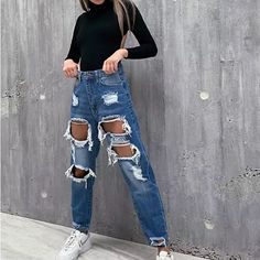 Petite Riot High Rise Ripped Jean Blue Us Size 8 X13 Petite Mom Jeans, Jean Azul, Mama Jeans, Denim Street Style, Jeans Petite, Ripped Mom Jeans, Oversized Jeans, High Waisted Mom Jeans, Jeans Mom