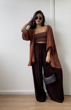 Boho Fashion Women, Boho Curvy Outfit, Mid Size Boho Outfits, Boho Cruise Outfits, Aesthetic Outfit Inspo Spring, Loose Flowy Outfits, Feminine Boho Outfits, Boheme Chic Outfit, Boho Minimalist Outfits