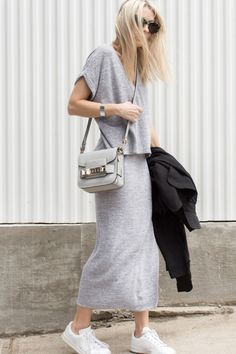 http://figtny.com | photo by Harrison Boyce #figtny Minimal Stil, Minimalist Moda, Autumn Look, Sneakers Fashion Outfits, Sneakers Street Style, Mode Boho, Mode Casual, Grey Outfit, Outfit Trends