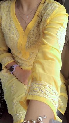 Yellow Kurti, Smart Casual Dress, Casual Indian Fashion, Traditional Indian Outfits, Quick Outfits, Stylish Sarees, Easy Trendy Outfits