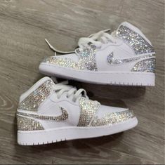 Custom Air Jordan 1, Bedazzled Shoes, Nike Shoes Girls, Nike Fashion Shoes, Preppy Shoes, Jordan Shoes Girls, Custom Bling, All Nike Shoes, Bling Shoes