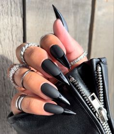 Nail inspo #nailart #blacknails #nailinspiration #chicnails Full Black Nails, Grunge Nails Ideas, Punk Nails Grunge, Black Stiletto Nails Design, Stiletto Nails Designs Unique, Glamgoth Nails, Black Nails Art, Nail Inspo 2023, Talon Nails