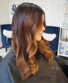 Warm melt balayage Copper Highlights On Brown Hair Straight, Auburn Color Melt, Melt Balayage, Color Melting Hair, Kendall Jenner Hair, Pretty Red Hair, Baylage Hair, Lilac Hair