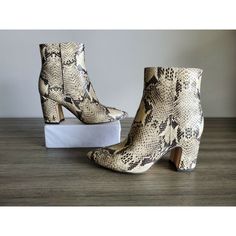 New With Box Sam Edelman Boots Gender: Women's Model: Hilty G0502l8903 Color: Gray Snake Print Size: 7.5m Upper Material: Leather Balance Material: Synthetic Heel Type: Block Heel Height: 3.25" Features: Zip Msrp: $198.00 *Measurements Are Approximate, Please See The Last Photo For All Taken. Inventory# W8g We Ship Within 1 Business Day Guaranteed Monday - Friday On All Confirmed Orders. Almond Toe Moto Boots With Reinforced Heel, Fall Heeled Boots With Heel Tab And Medium Width, Beige Boots With Reinforced Heel For Fall, Moto Boots With Reinforced Heel And Almond Toe, Leather Boots With Snake Print For Spring, Beige Leather Sole Boots For Fall, Fall Beige Boots With Leather Sole, Fall Moto Boots With Almond Toe And Medium Width, Snake Print Leather Boots With Pointed Toe