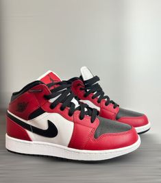 ad eBay - Find many great new & used options and get the best deals for Nike Jordan 1 Mid Chicago Black Toe GS 554725-069 Size 6Y Or 6M at the best online prices at eBay! Free shipping for many products! Classic Jordan Sports Shoes With Round Toe, Classic Black Jordan Shoes With Rubber Sole, Black High-top Sneakers With Rubber Heel Cap For Sports, Classic Black Jordan Sports Shoes, Classic Black Jordan Shoes For Sports, Casual Jordan Training Shoes With Round Toe, Classic Black High-top Jordan Shoes, Casual Jordan Shoes With Round Toe For Training, Black Leather Jordan Training Shoes