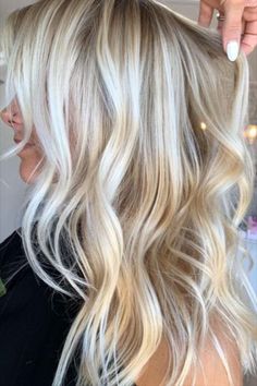 We may be in the depths of winter, but that doesn't mean with can't manifest sunnier skies with our hair colour. In fact, ‘sunny girl blonde’ is dominating the ‘gram and serves as the perfect colour switch up to brighten our days until the day that spring eventually arrives. 📸 kaitlinjadehairartistry Soft Blonde Hair Color, Soft Blonde Hair, Kort Bob, Blonde Lowlights, Perfect Blonde Hair, Fun Hairstyles, Bright Blonde Hair, Romantic Hair, Buttery Blonde