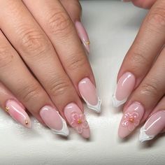 French Nails 3d Flower, Light Pink Nails Flowers, Light Pink And Gold Nails, White And Pink French Tip Nails, Nails With Letters Initials, White Flower Nails, Tulip Nails, Wow Nails, Subtle Nails