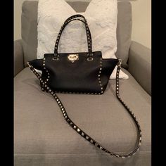 Authentic Valentino Rockstud In Black Leather With Detachable Strap. Comes With Dust Bag. Valentino Rockstud, Valentino Bags, Black Bag, Limited Time, Dust Bag, Black Leather, Bag Lady, Purses And Bags, Leather