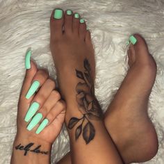 Pinterest: perksofhaili ❋ - Sahlt / Alycia Tyre - nail inspiration - mint green acrylic nails - #sahlt #alyciatyre #nails #acrylicnails #mintgreen #pinteresting #nailpolish Mint Nails, Lovely Nails, Green Nail, Nails Makeup, Summer Acrylic Nails, Toe Nail Designs, Summer Nails Colors, Neon Nails, Pedicures