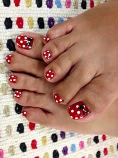 Polka Dot - Toe Nail Art Polka Dot Pretty Pedicures, Disney Nail Designs, Minnie Mouse Nails, Disney Nail Art, Mickey Nails, Disney Nail, Pedicure Ideas, Pedicure Designs, Nail Art Disney