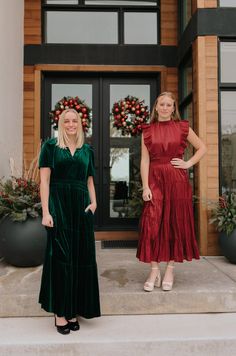 + deep emerald green+ soft velvet texture+ maxi length with tiered skirt+ notched v-neckline+ flattering elastic waist+ side pockets Deep Emerald Green, Velvet Texture, Green Soft, Family Pics, Tiered Skirt, Soft Velvet, Velvet Dress, Forest Green, Emerald Green