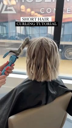 BaBylissPRO | @braggnbeauty sharing her tips & tricks on styling short hair with the 1” Spring Curling Iron✨💙 📹: @braggnbeauty #babylissprousa... | Instagram Styling Beach Waves Short Hair, Wavy Curl Short Hair, Half Up Half Down Bob Hair, Short Hair Bend Curl, Curled Hairstyles For Shoulder Length, Waving Hair With Curling Iron, Curling Iron Waves Short Hair, Curling Iron Beach Waves Short Hair, Shoulder Length Loose Waves