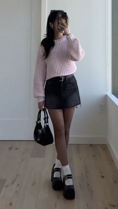 @hope.cee Black Pink Winter Outfit, Outfits Ideas Korean, Photoshoot Outfits, Outfit Inspo Fall, Girly Outfits, Korean Outfits, Looks Style