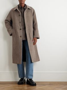 Amomento reinterprets classic styles through an architectural lens and develops its own textiles for the best results. This coat is made from insulating wool and alpaca-blend twill and has a smart collar and covered placket for a streamlined finish. The smooth lining ensures comfortable layering. Men Wool Coat, Mens Wool Trench Coat, Men's Overcoat, Smart Coat, Oversized Wool Coat, Mens Wool Coats, Overcoat Men, Twill Coat, Mens Overcoat