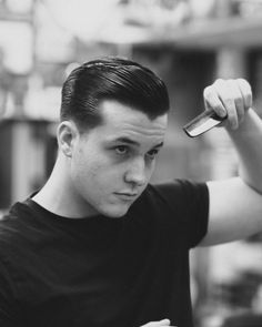 Gentleman Slick Back Hair, Low Taper Slick Back, Classic Haircut Men Classy, Anime Men Hairstyles, Slickback Undercut, Rockabilly Hair Men, Slicked Back Hair Men, Types Of Fade Haircut