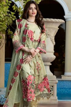 One-of-a-Kind Elegance: Discover the Most Beautiful Unique Dress Trends Indian Wedding Dress Modern, Pakistan Dress, Fancy Casual, Casual Suits, Black Photo, Kurta Dress, Kurti Designs Party Wear