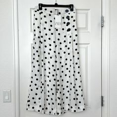 Zara Polka Dot Culottes. Decorative Front Buttons Closure, Elastic Waist. Hidden Side Pockets. Polyester. New With Tags. Best Offer Size M Length: 36” Inseam: 24” Waist: 31” Chic Polka Dot Bottoms For Spring, Chic Polka Dot Summer Bottoms, Polka Dot Wide Leg Summer Pants, Summer Wide Leg Polka Dot Pants, Elegant Polka Dot Bottoms For Spring, Elegant Polka Dot Spring Bottoms, M Pants, Zara Pants, Zara Black