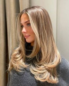 Brown Hair Inspo, Dirty Blonde Hair, Honey Blonde Hair, Dark Blonde Hair, Blowout Hair, Blonde Hair Looks