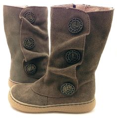 Marcha chicitas! Taupe Marchita. In an array of brilliant colors and with clock buttons marching up one side, Marchita will put a vibrant zing in her step. Taupe Boots, Fabulous Clothes, Fashion Wishlist, Bearpaw Boots, Fall Shoes, Fall 2014, Toddler Shoes, Suede Boots