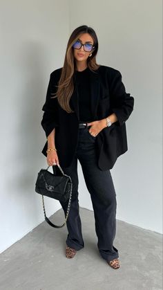 Blazer And Jeans Outfit Women, Blazer 2024, Outfit Minimalista, Cute Office Outfits, Cute Professional Outfits, Korea Trip, Early Fall Outfits, Chic Autumn, Outfits For Work