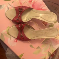 Magenta Slides Elegant Red Gucci Sandals, Gucci High Heel Sandals With Horsebit Detail, Chic Red Gucci Sandals, Gucci Slides, Gucci Pink, Shoes Gucci, Gucci Shoes, Women's Shoes Sandals, Slides