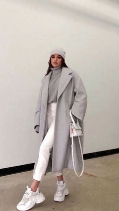 Baddie Winter Outfits, York Outfits, Euro Fashion, Winter Outfits For Women, Classy Baddie, Stile Hijab, Gray Coat, Christmas Board, Wardrobe Room