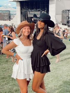 Country Dresses Concert, Country Concert Outfit Black Dress, Country Concert Outfit Ideas Dress, Country Concert Outfit Dress And Boots, Gulf Coast Jam Outfit, Southern College Outfits, Country Dress Outfits, Country Jam Outfits, Country Concert Dresses