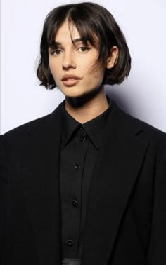 Short Bob With Curtain Bangs, Bob With Curtain Bangs, Short Bridal Hair, High Hair, Bob Haircut For Fine Hair, Hair Inspiration Short, Cut Her Hair