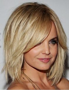 Neck Length Layered Haircuts | Layered bob with Heavy Fringe | Popular Haircuts Long Bobs, Medium Layered Haircuts, Modern Haircuts, Haircut For Thick Hair, Medium Hair Cuts, Medium Length Hair Cuts