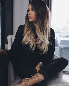 Dark Roots Blonde Ends, Dramatic Hair Colors, Brunette Ombre, Hair 101, Dramatic Hair, Natural Wavy Hair, Ombré Hair, Ombre Hair Color, Hair Coloring