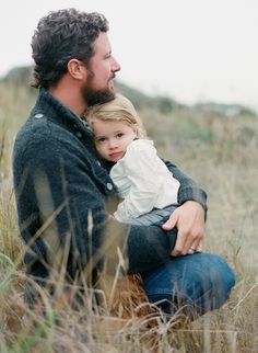 Parent Child Poses, Mom Dad Daughter Pictures, Parents And Daughter, Father Daughter Pictures, Daughter Picture, Father Daughter Photos, Daughter Pictures, Parenting Photography, Father Daughter Photography