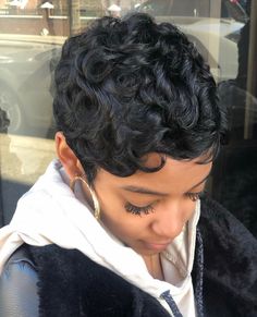 beauty♡fashion♡makeup♡   •FOLLOW @xolinae🦋💕🌟 Curly Pixie Cut, Women Pixie Cut, Pixie Cut Wigs, Curly Pixie Cuts, Short Hair Pixie, Short Human Hair Wigs