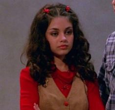 70s Show Jackie, Jackie Burkhart Outfits, Jackie That 70s Show, Hair Clips Aesthetic, Jackie Burkhart, 70s Show, That 70s Show, 90s Hairstyles, Mila Kunis