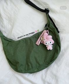 What's In My Baggu, Green Backpack Outfit, Purse Aesthetic, Backpack Outfit, Summer Tote Bags