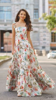 Long Summer Dress Outfits, Summer Dress Outfits Casual, Casual Gowns, Floral Dress Outfits, Frock Fashion, Floral Dresses Long, Frock Design, Indian Fashion Dresses