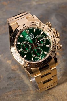 Replica Rolex Watches For Men, Gold Rolex Mens, Rolex Daytona Gold, Rolex Green, Custom Rolex, Mens Watches Expensive, Men's Luxury Watches, Men's Rolex, Rolex Watches For Sale