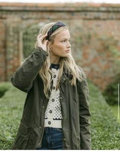 Sloanies Aesthetic, Posh Country Style, Farming Style Outfit, Autumn Scotland Outfit, Irish Fall Outfits, Cotswold Style Fashion, English Wardrobe, Farm Outfits Women, Womens Farm Outfit