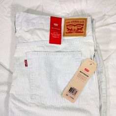 Women's Levi's Boyfriend Mid Rise Relaxed Tapered Leg - Denim Pants Jeans New With Tags ! Retail Tag = $54.50 Please Refer To All Photos For Details - Measurements Are Also Included In Photos Size : 33 Waist : 38.5" - 39" Rise : 10" Inseam : 23.5" Colorway : Light Blue & White Striped Smoke And Pet Free Home I Ship Within One To Two Business Days Of Purchase. Jeans Pants Women, Levis Boyfriend Jeans, Boyfriend Pants, Levi Strauss & Co, Pants Women, Pants Jeans, Levis Jeans, Denim Pants, Boyfriend Jeans