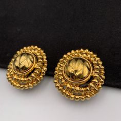 "Please read and understand all 100% Authentic YSL Vintage Gold Plated Round Shape Clip-On Earrings Hardware: Gold plated Overall Condition: Good pre-owned condition. Come with: nothing This item have mostly normal wear consistent with age and use that are part of the vintage particular charm. Delivered with a jewellery box, not the original box. Measurements approximate: L3.5 H3.8 cm Condition Descriptions New - Brand-new, not previously worn or owned. Undamaged and shows absolutely no signs of Ysl Vintage, Saint Laurent Vintage, Dior Logo, Wedding Shirts, Floral Necklace, The Vintage, Long Necklace, Vintage Gold, Round Shape