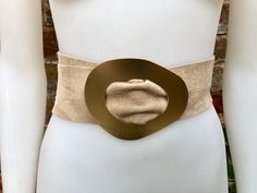 Beige suede belt. Large matte metallic buckle in gold color metal. The belt is 111 cm - 44 in long and 7 cm, 2 3/4 in wide Our genuine leather and soft suede obi belts  in different colors: https://www.etsy.com/es/shop/goodtimesbarcelona?section_id=10691564 Please contact us with any questions. Thank you vor visiting our shop Adjustable Gold Belt Buckles, Gold Adjustable Belt For Summer, Adjustable Gold Belt For Summer, Chic Gold Belt For Summer, Beige Boho Dress, Obi Belts, Beige Boho, Obi Belt, Suede Belt