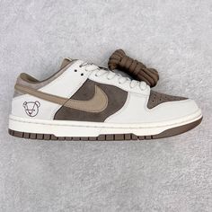 Brown Nike Shoes, Nike Sb Shoes, Brand Sneakers, Men's Athletic Shoes, Shoes Outfit Fashion, Fashion Shoes Sneakers